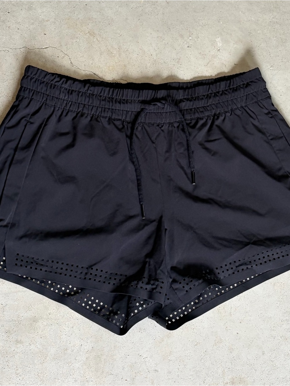 Athleta Run Shorts Black Size 6 Activewear Drawstring Waist- RN 54023